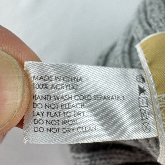 NWOT Michael Kors Gray Knit Beanie with Pom-Pom - Picture 4 of 5